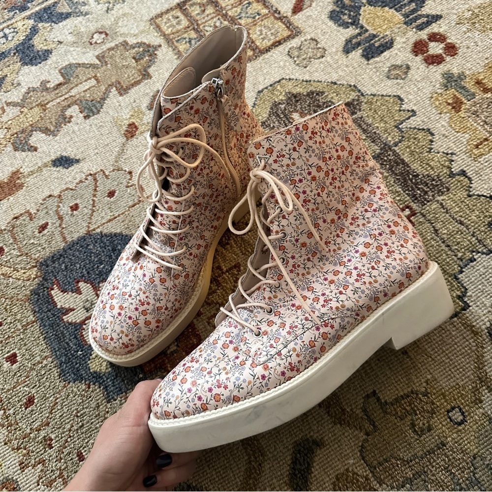 Schutz Pink Floral Combat Boors s 9.5